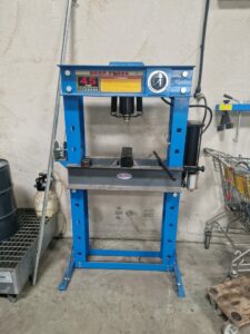 KFZ Hobby Werkstatt Innen Hydraulische Werkstattpresse