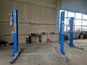 KFZ Hobby Werkstatt Innen Hebebühne